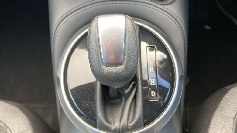 Nissan Juke 1.0 DiG-T N-Connecta 5dr DCT Petrol Hatchback